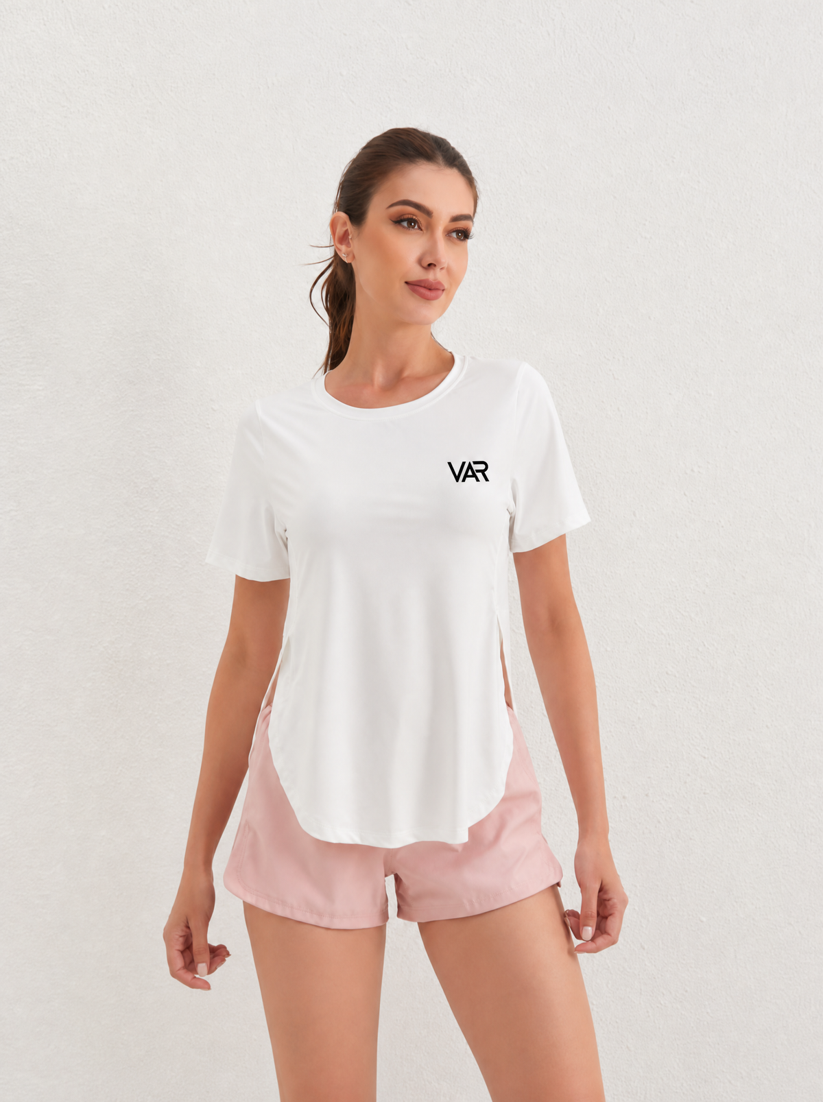 تيشيرت رياضي نسائي بقصة جانبية مفتوحة | Women's Side Slit Sports T-Shirt
